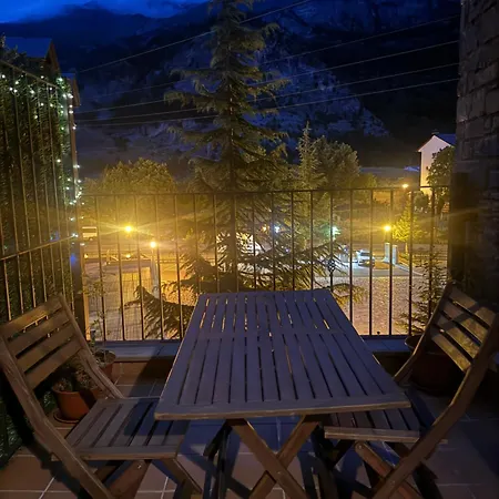 Casa Escarlata, Aventura En Pirineos * Escarrilla