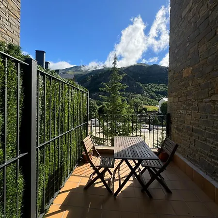 Casa Escarlata, Aventura En Pirineos *