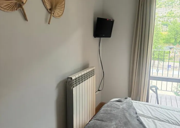 Casa Escarlata, Aventura En Pirineos Lägenhet