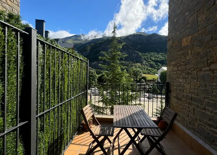 Casa Escarlata, Aventura En Pirineos *